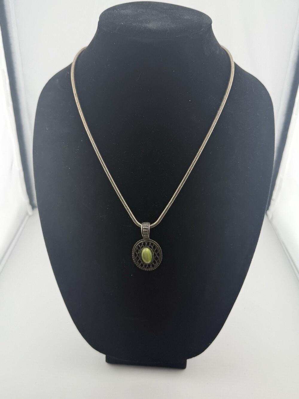Silver Necklace With yellow Pendant Set In Lattice Design